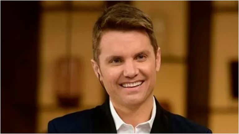 Santiago del Moro volverá a ser el conductor de Gran Hermano. Santiago del Moro volverá a ser el conductor de Gran Hermano.