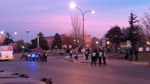 Gran operativo por dos borrachos que se durmieron en su auto