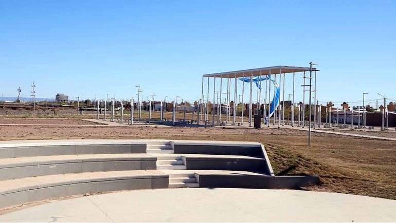 En el barrio La Meseta está todo por hacer. Hay un Parque Lineal desde el pie de la barda hasta la cima, un anfiteatro y un parque donde los vecinos esperan con urgencia los árboles.