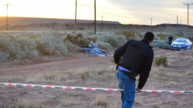 El cuerpo calcinado de la joven embarazada fue hallado sobre una calle paralela a la Ruta Provincial 6