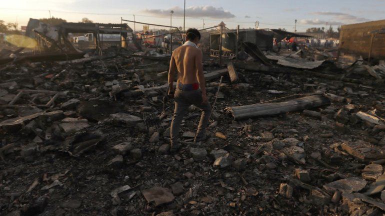 La explosión de un tanque de gas alcanzó al material pirotécnico y voló.