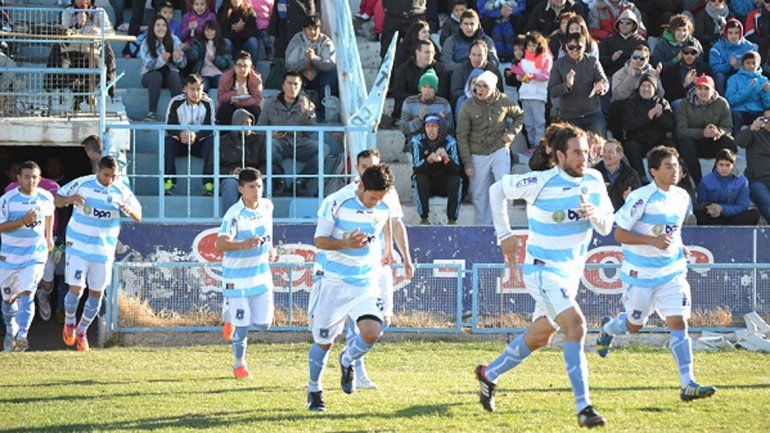 Alianza de Cutral Co volvió a perder anoche y acumula solo un punto.