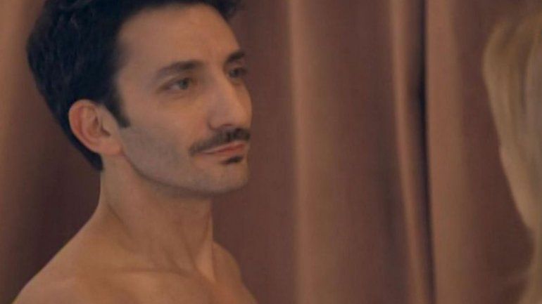 El desnudo de Juan Minujín explotó en las redes