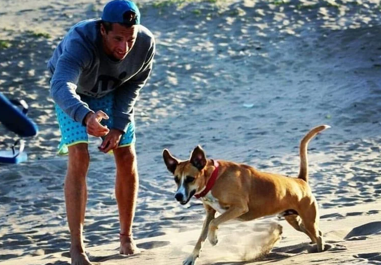 El primero en degustar los platos que crea Juanfra es su perro Martín. El primero en degustar los platos que crea Juanfra es su perro Martín.