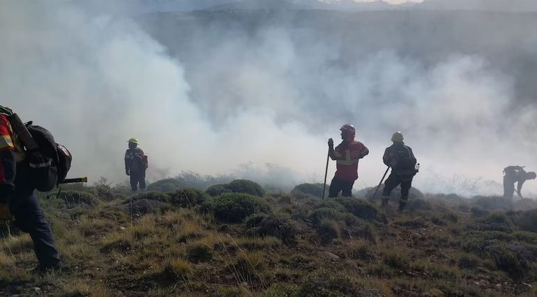 Chubut: incendio en Esquel durante un ejercicio militar. Chubut: incendio en Esquel durante un ejercicio militar.