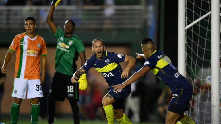 Benedetto remató tres veces al arco y dos las canjeó por goles