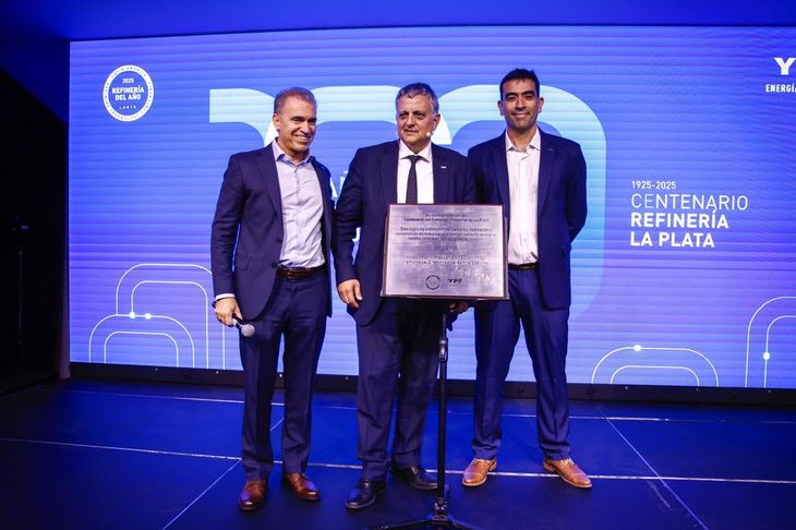 La Refinería La Plata celebra 100 años con una nueva sala de control integrada La Refinería La Plata celebra 100 años con una nueva sala de control integrada