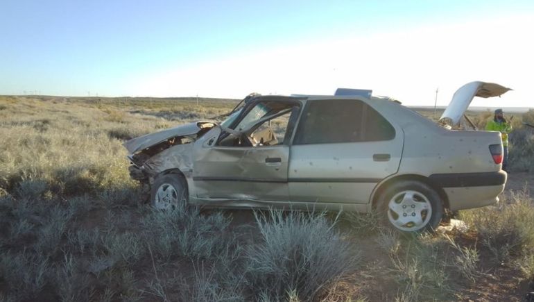 El joven muerto conducía el Peugeot 306, con el que terminó volcando.