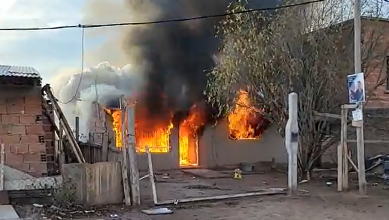 Atacan e incendian la vivienda de un supuesto ladrón