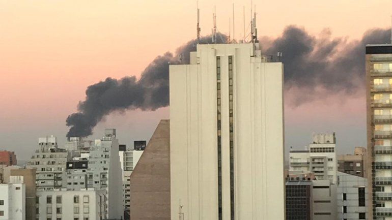 La impresionante nube que se vio en toda la ciudad: ¿qué se estaba incendiando?