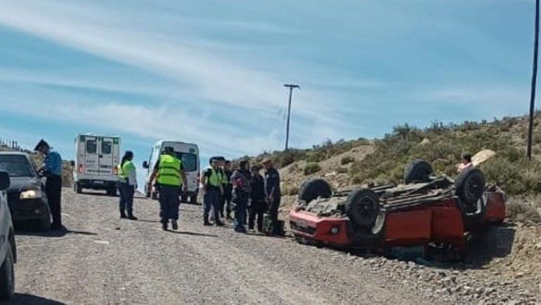 Una familia chilena volcó camino a El Cholar: hay cinco heridos