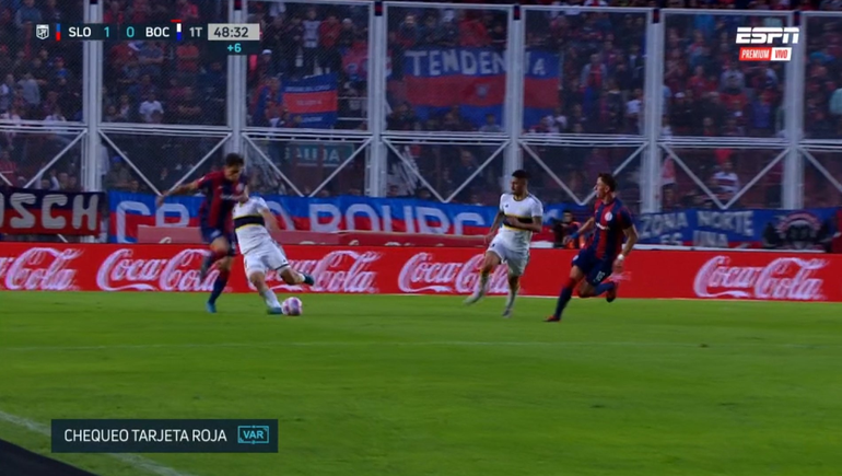 La tremenda patada que revoleó Sández, no llegó a destino y zafó de la roja