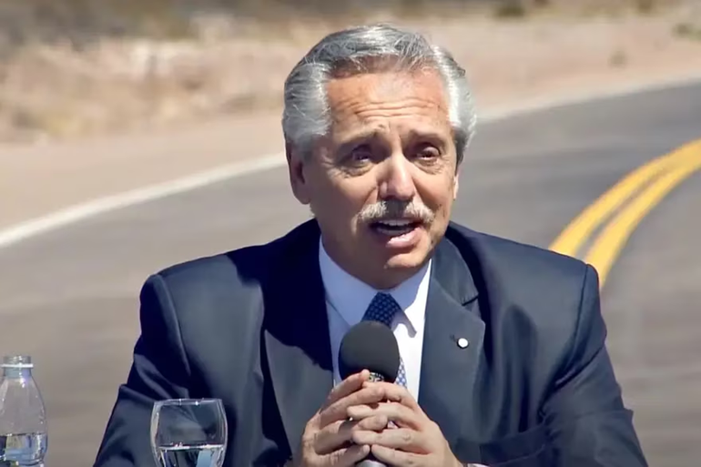 El presidente Alberto Fernández no dudó en denunciar a Javier Milei, algo que generó enojos puertas adentro de UxP. El presidente Alberto Fernández no dudó en denunciar a Javier Milei, algo que generó enojos puertas adentro de UxP.