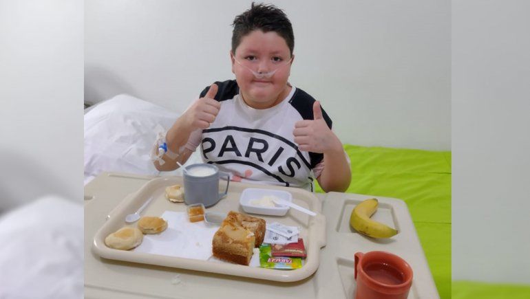El pequeño Thiago cuando ya había salido de terapia intensiva y permanecía internado en pediatría.
