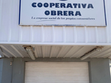 La histórica sucursal de la Cooperativa Obrera, cerrada hasta nuevo aviso.