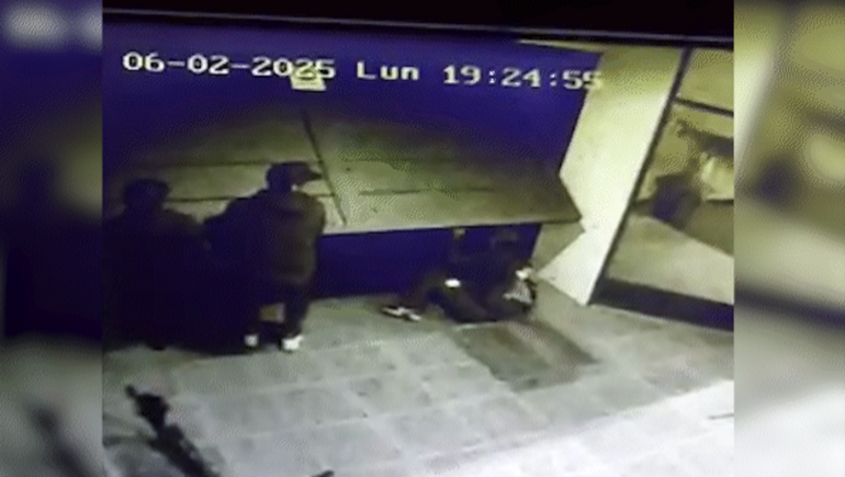 El robo en cuestión de segundos ocurrió en pleno centro de Neuquén
