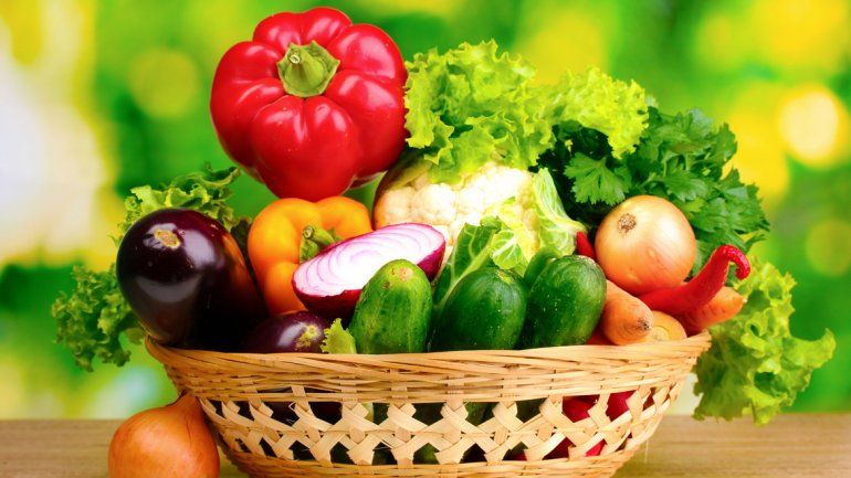 Las frutas y verduras están en el top ten de alimentos saludables.