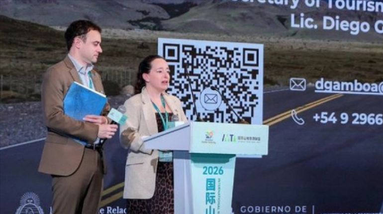 Los representantes de Santa Cruz que viajaron a China a fines de mayo de 2026 para recibir el prestigioso certificado que ubica al cerro Fitz Roy entre los destinos de montaña más famosos del mundo. Los representantes de Santa Cruz que viajaron a China a fines de mayo de 2026 para recibir el prestigioso certificado que ubica al cerro Fitz Roy entre los destinos de montaña más famosos del mundo. 