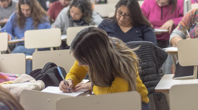 Becas Gregorio Álvarez: empezaron a analizar más de 16 mil solicitudes