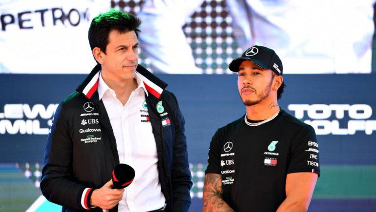 Toto Wolff cree que Lewis Hamilton no logrará una extensión de tres años en su nuevo contrato