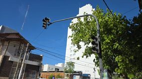 La falta de energía eléctrica afecta también a los semáforos. | LM Neuquen La falta de energía eléctrica afecta también a los semáforos.