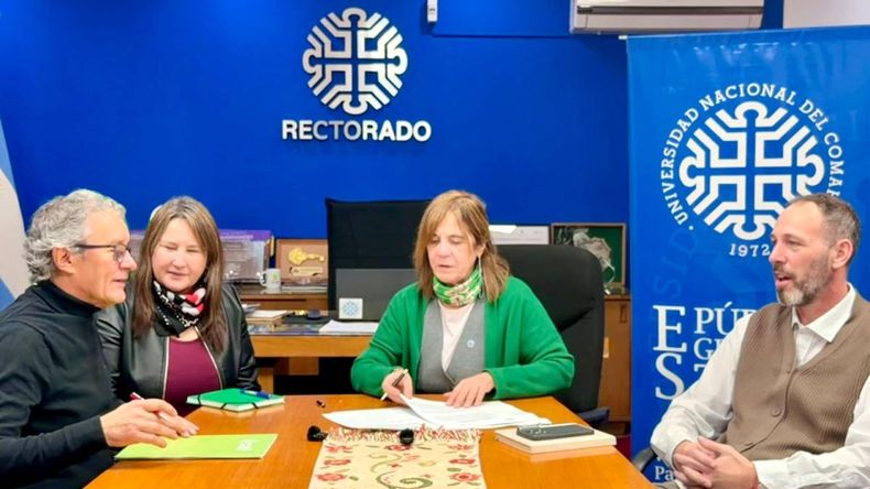 Radio Universidad CALF nació el 16 de octubre de 1987. | LM Neuquen Radio Universidad CALF nació el 16 de octubre de 1987.