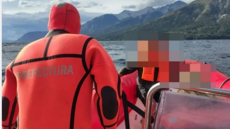 La Prefectura Naval rescató a una pareja de navegantes. | LM Neuquen La Prefectura Naval rescató a una pareja de navegantes.