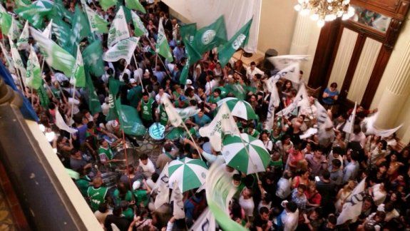 Masiva protesta por el despido de 3.000 empleados