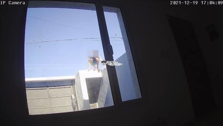 Vio por las cámaras que entraron ladrones a su casa, llamó a la Policía y los detuvieron