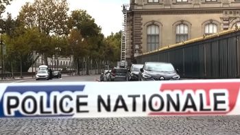 Robo al Museo del Louvre: arrestan a cinco sospechosos pero las joyas siguen sin aparecer Robo al Museo del Louvre: arrestan a cinco sospechosos pero las joyas siguen sin aparecer