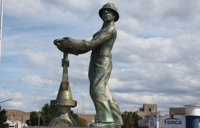 Monumento al Obrero Petrolero, El Gorosito de Caleta Olivia.