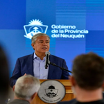 El gobernador Rolando Figueroa, al hablar en el Círculo Policial.