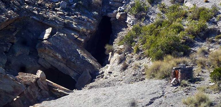 La entrada a la mina (Revista Más Neuquén) La entrada a la mina (Revista Más Neuquén)