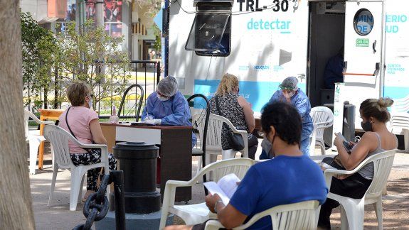 Neuquén suma 135 nuevos casos de COVID en el primer informe del jueves