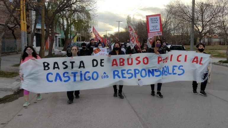 Marcharon contra el abuso policial hasta la comisaría Quinta