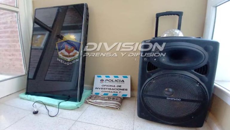 Los elementos robados fueron encontrado adentro de la carpa iglú en la que se escondía el delincuente.