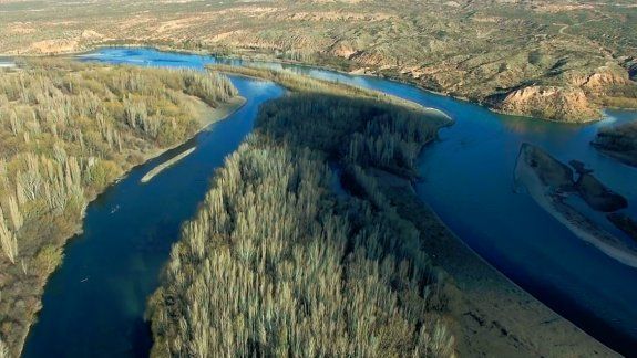 La Confluencia desde el cielo: un paseo único por los ríos Neuquén y Limay