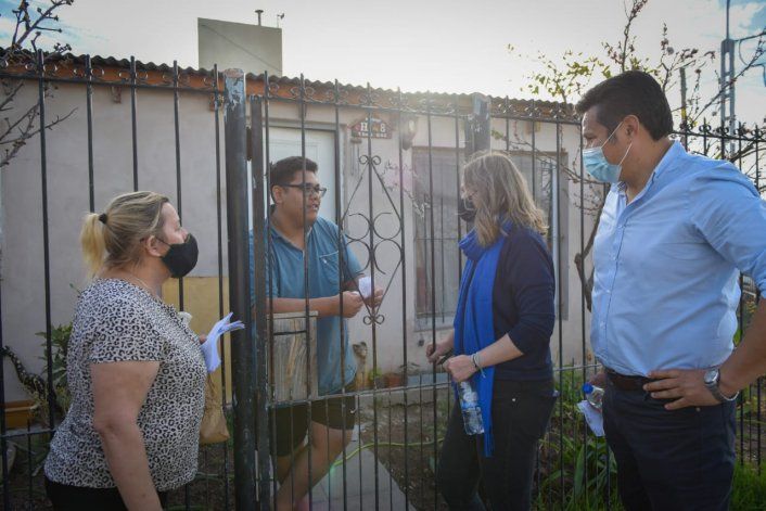 Barbijos, poca gente y muchas redes en el cierre de campañas