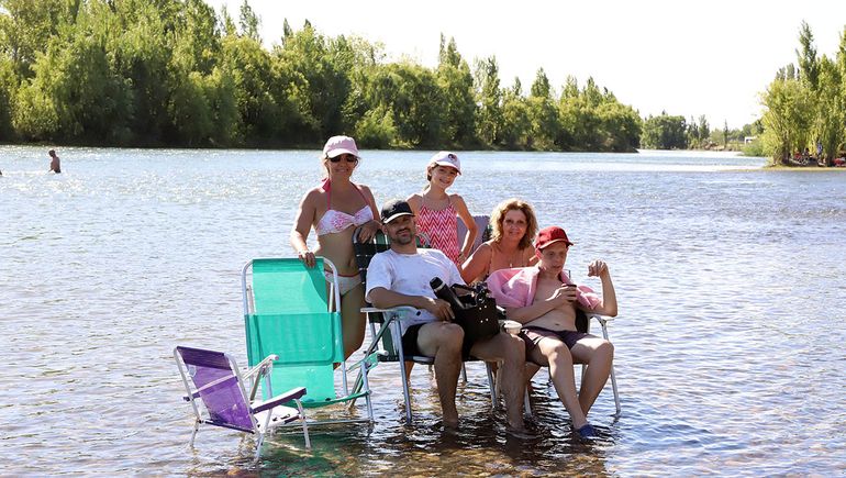 La ola de calor no afloja en Cipolletti y el resto del Alto Valle. La ola de calor no afloja en Cipolletti y el resto del Alto Valle.