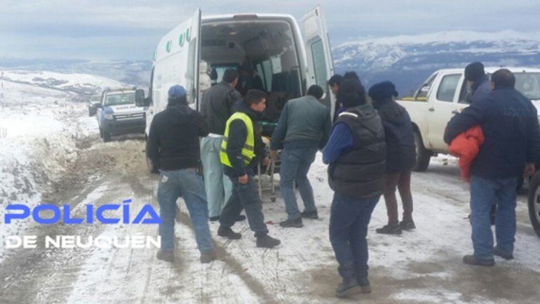Le ponía las cadenas a su camioneta y lo atropellaron