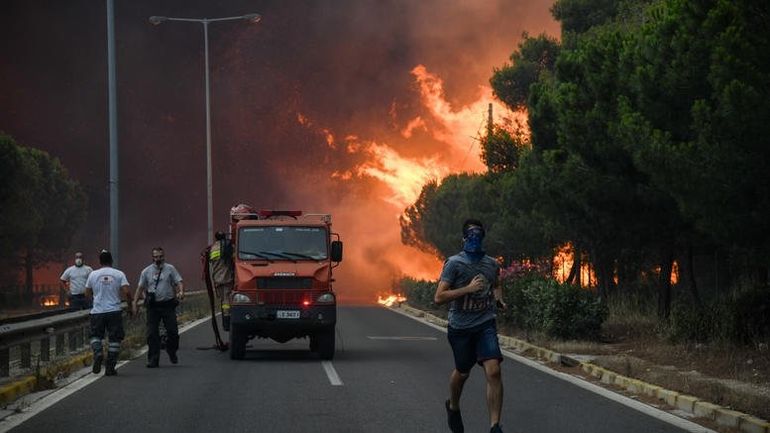 El avance de las llamas en Grecia. El avance de las llamas en Grecia.