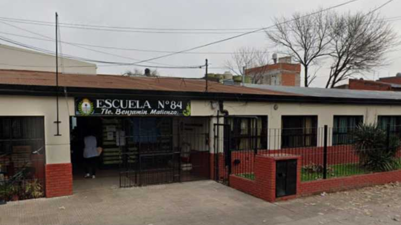 El violento episodio derivó en un paro y movilización para visibilizar la violencia en las escuelas. | LM Neuquen El violento episodio derivó en un paro y movilización para visibilizar la violencia en las escuelas.