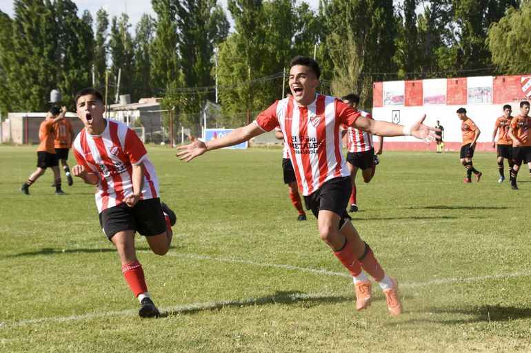 Independiente goleó en el estreno del Regional Amateur