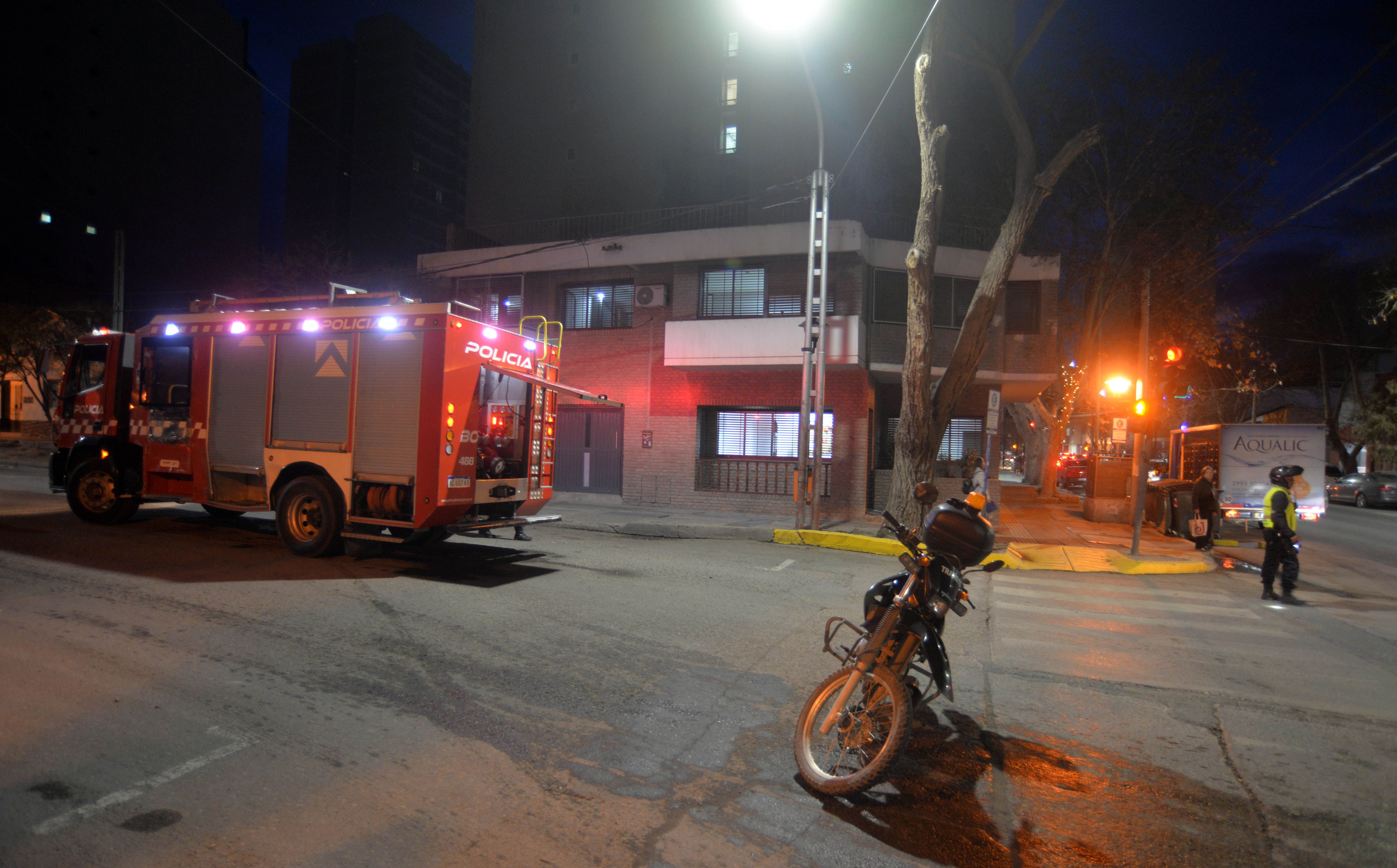 Bomberos realizaron un despliegue en pleno centro a primera hora de la mañana.
