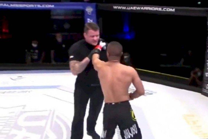 Un luchador de MMA estuvo a punto de golpear a un árbitro