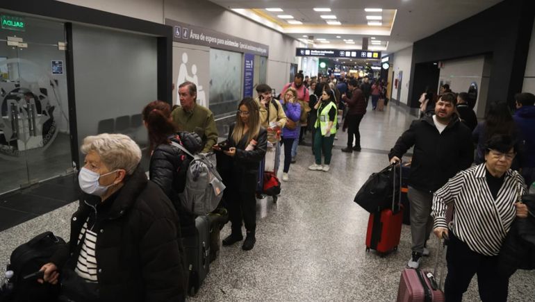 Las medidas de fuerza de aeronáuticos podrían modificar el horario de tu vuelo. Las medidas de fuerza de aeronáuticos podrían modificar el horario de tu vuelo.