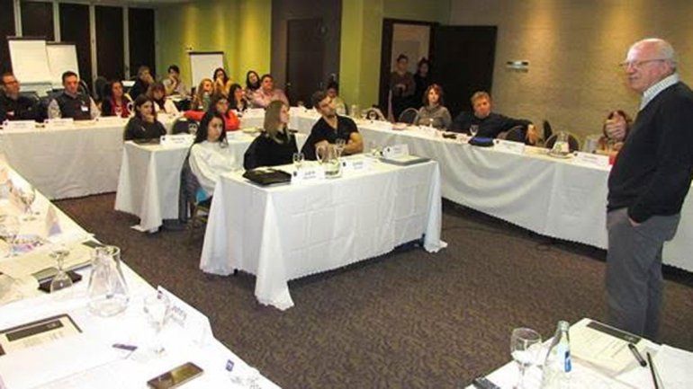 Empresarios se formaron en finanzas y gestión