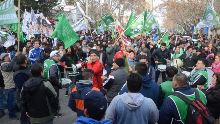 Hubo manifestación permanente en las inmediaciones de la Casa de Gobierno.