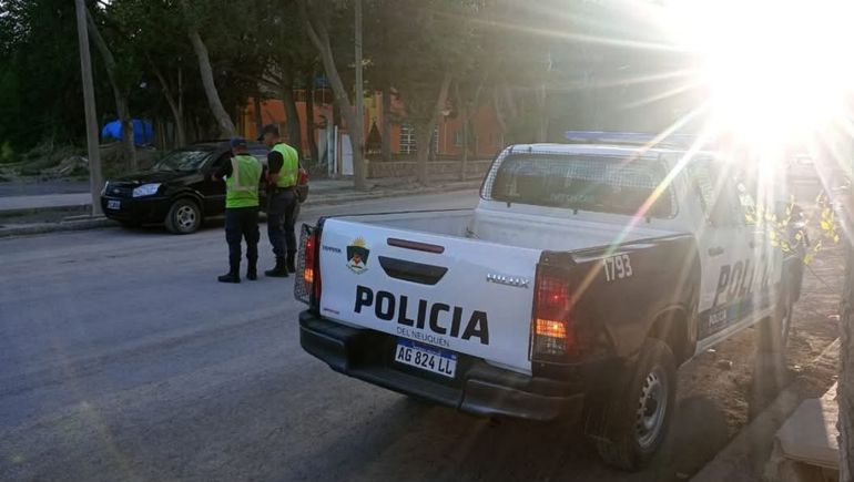 Estaban tomando, se desconocieron y uno terminó apuñalado y grave