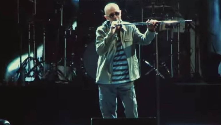 El día que El Indio Solari frenó su show para hablar de su enfermedad